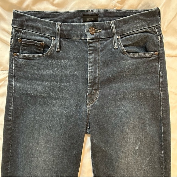 Mother High Waisted Looker Ankle Fray jeans in Last Call 27 - Picture 4 of 16